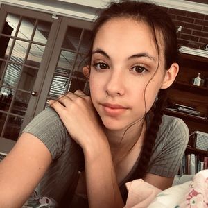 Meet your Posher, Calissa